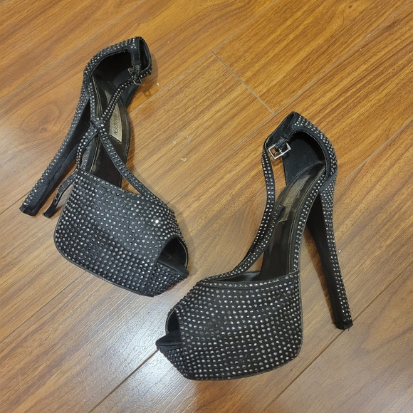 SPARKLY PLATFORM HEELS
